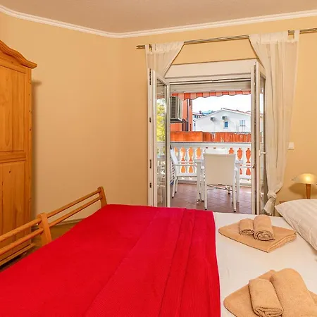 Apartment Lovely In With Kitchen Pula