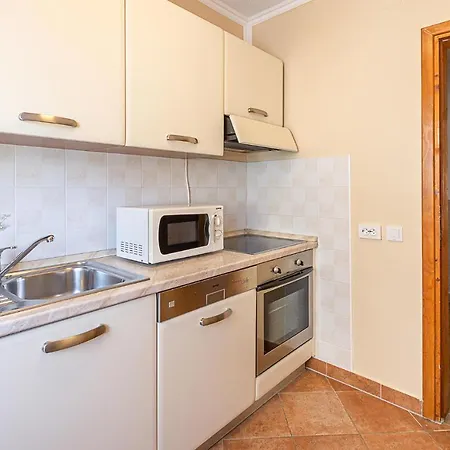Lovely In With Kitchen Apartment